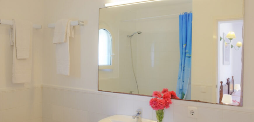 IBIZAN-STYLE VILLA WITH A TOURIST RENTAL LICENCE IN CALA EGOS