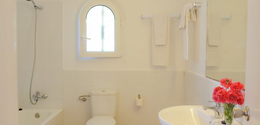 IBIZAN-STYLE VILLA WITH A TOURIST RENTAL LICENCE IN CALA EGOS