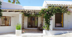 IBIZAN-STYLE VILLA WITH A TOURIST RENTAL LICENCE IN CALA EGOS