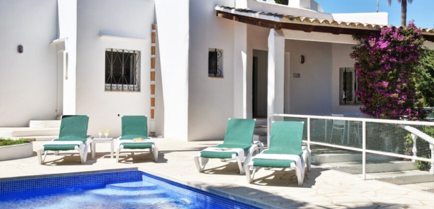 IBIZAN-STYLE VILLA WITH A TOURIST RENTAL LICENCE IN CALA EGOS