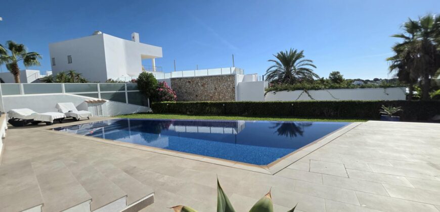 EXCLUSIVE SEMI-DETACHED HOUSE WITH FANTASTIC HARBOUR VIEWS IN CALA D’OR