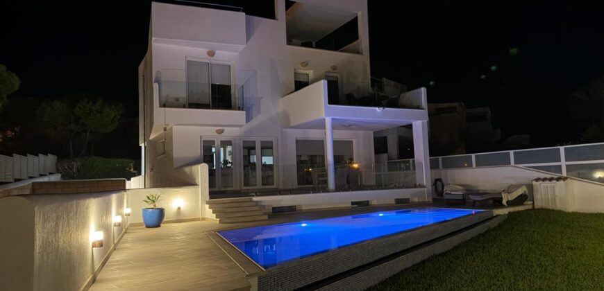 EXCLUSIVE SEMI-DETACHED HOUSE WITH FANTASTIC HARBOUR VIEWS IN CALA D’OR