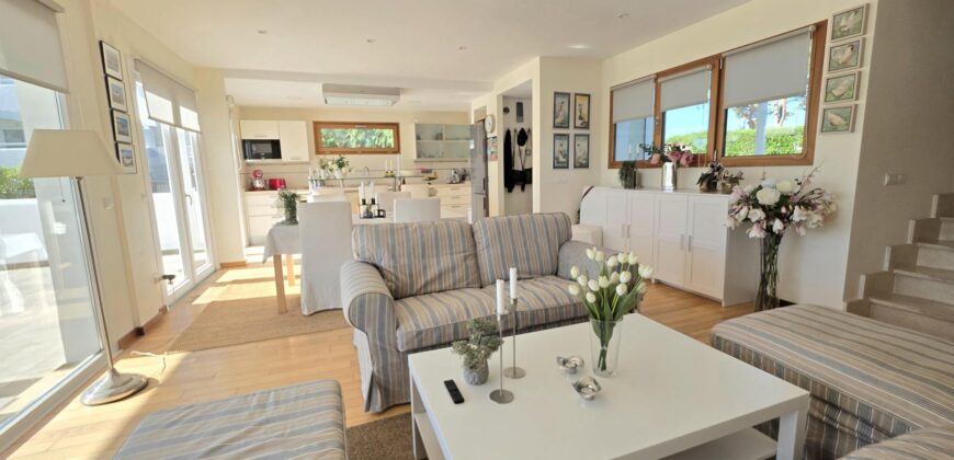 EXCLUSIVE SEMI-DETACHED HOUSE WITH FANTASTIC HARBOUR VIEWS IN CALA D’OR