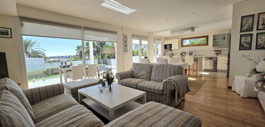 EXCLUSIVE SEMI-DETACHED HOUSE WITH FANTASTIC HARBOUR VIEWS IN CALA D’OR